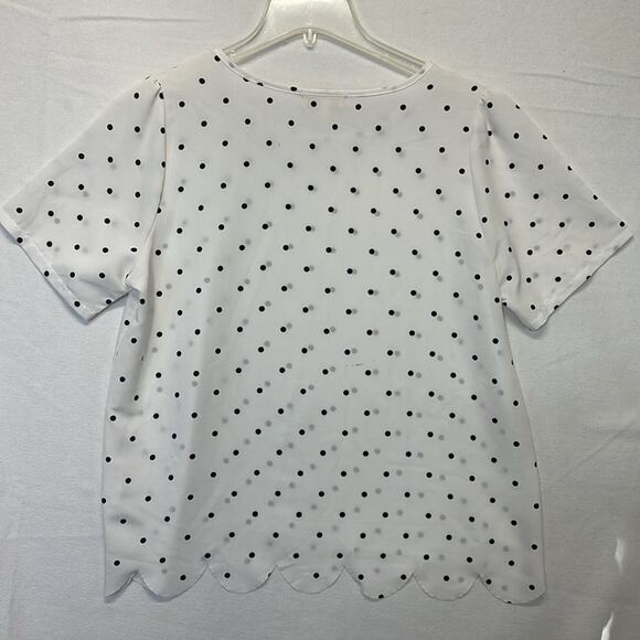 Hailey & Co. Polka Dot Blouse black white short sleeve scalloped hem Size Large - Picture 10 of 11